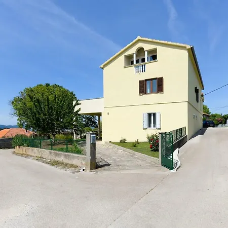 Luxury Issa Apartmán *